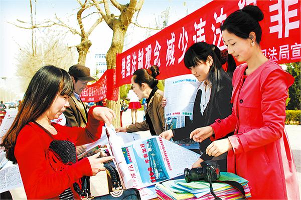 普法惠风吹万家 法治甘霖润陇原